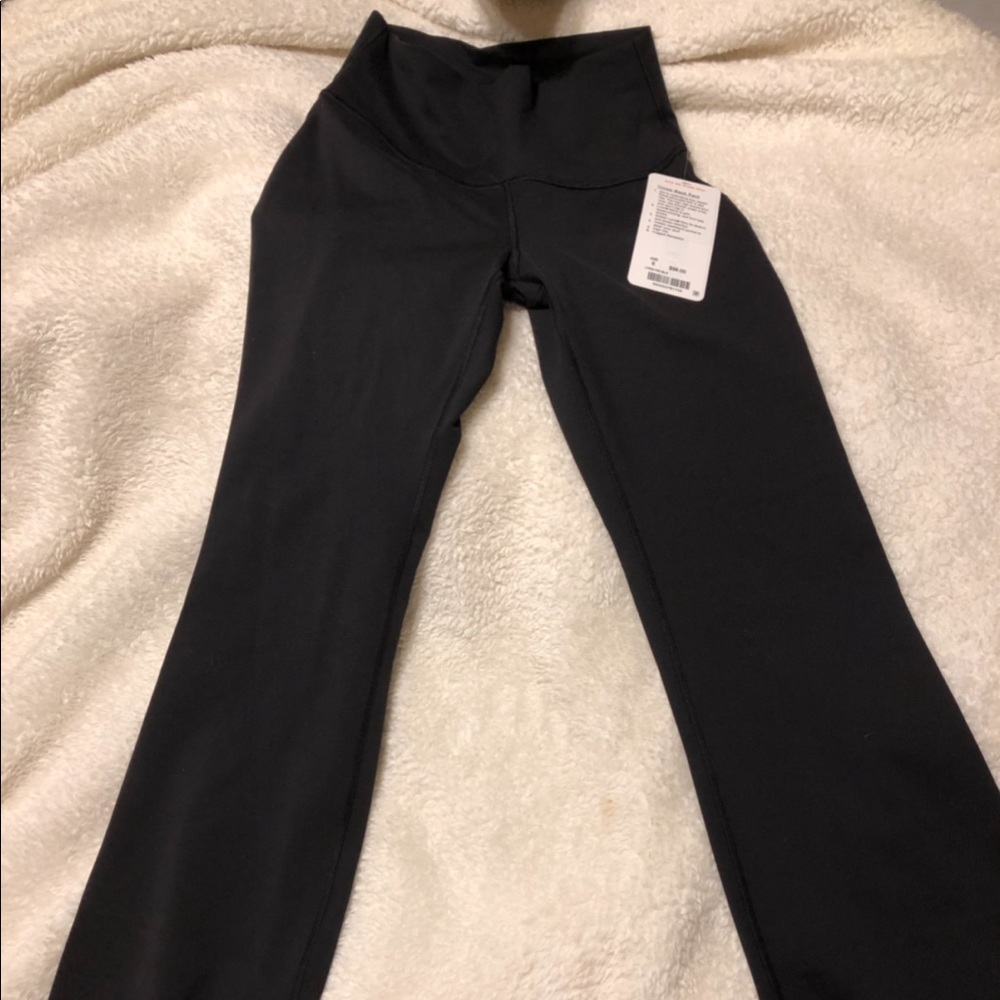 Throw back flare LULULEMON black pants size 6 NWT